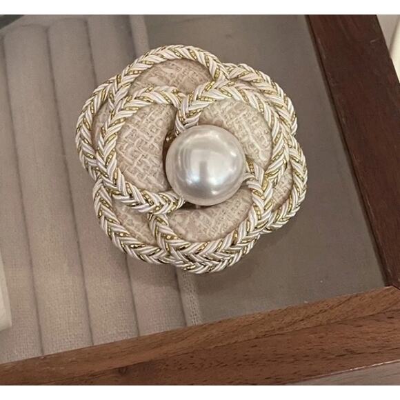 Camelia Flower Faux Pearl Taupe & Gold Brooch* Beautiful Pin - Picture 1 of 1